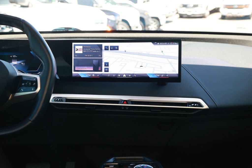 Used 2025 BMW iX xDrive50 AWD/4WD image 28