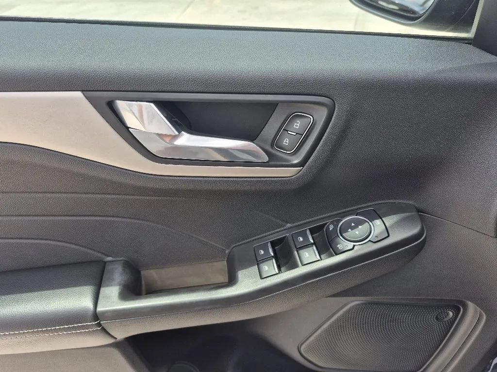 Used 2021 Ford Escape SEL FWD image 12