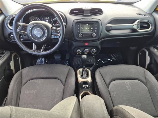 Used 2016 Jeep Renegade Latitude FWD image 17