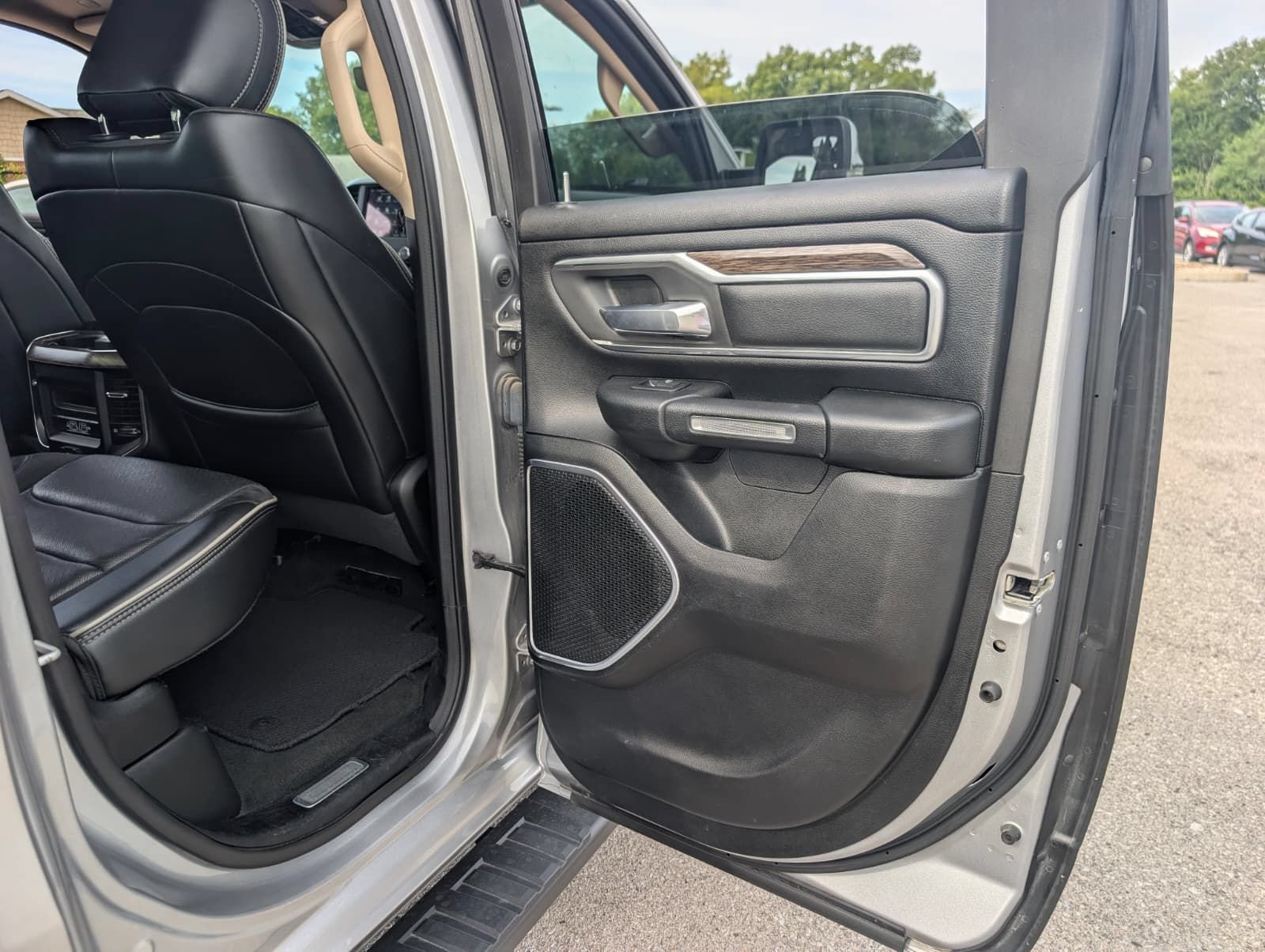 Used 2020 RAM 1500 Laramie AWD/4WD image 41