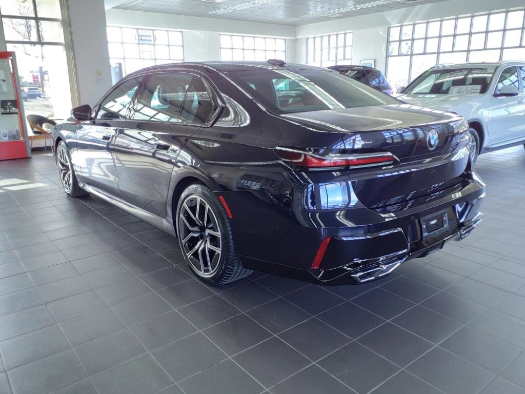 Used 2023 BMW 760i xDrive image 3