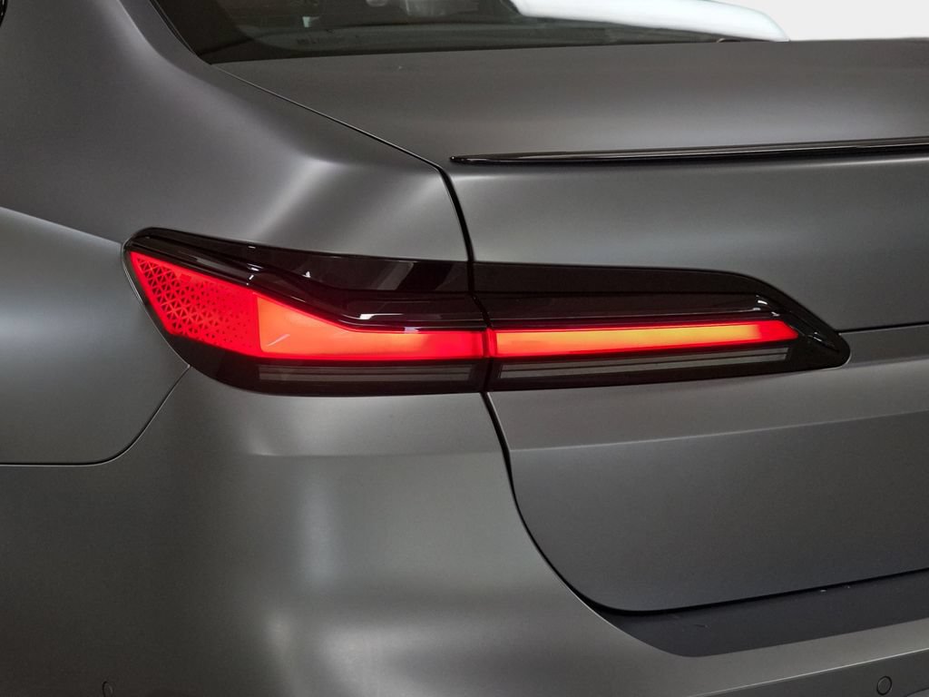 Used 2026 BMW 740i RWD image 33