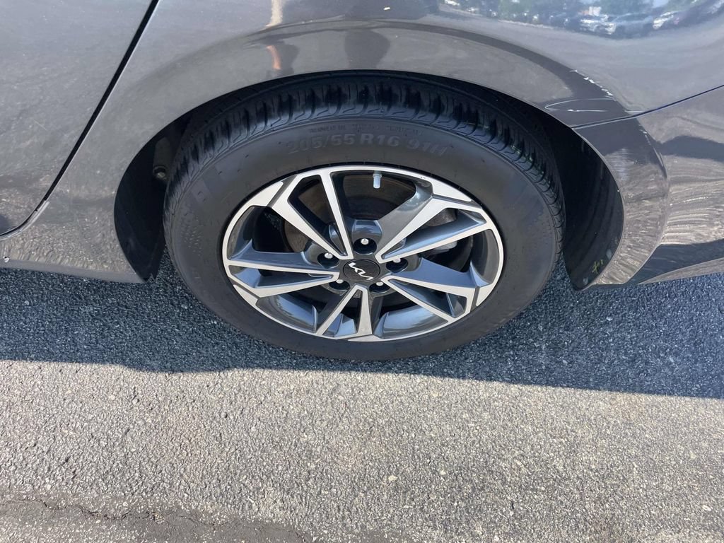 Used 2024 Kia Forte LXS FWD image 32