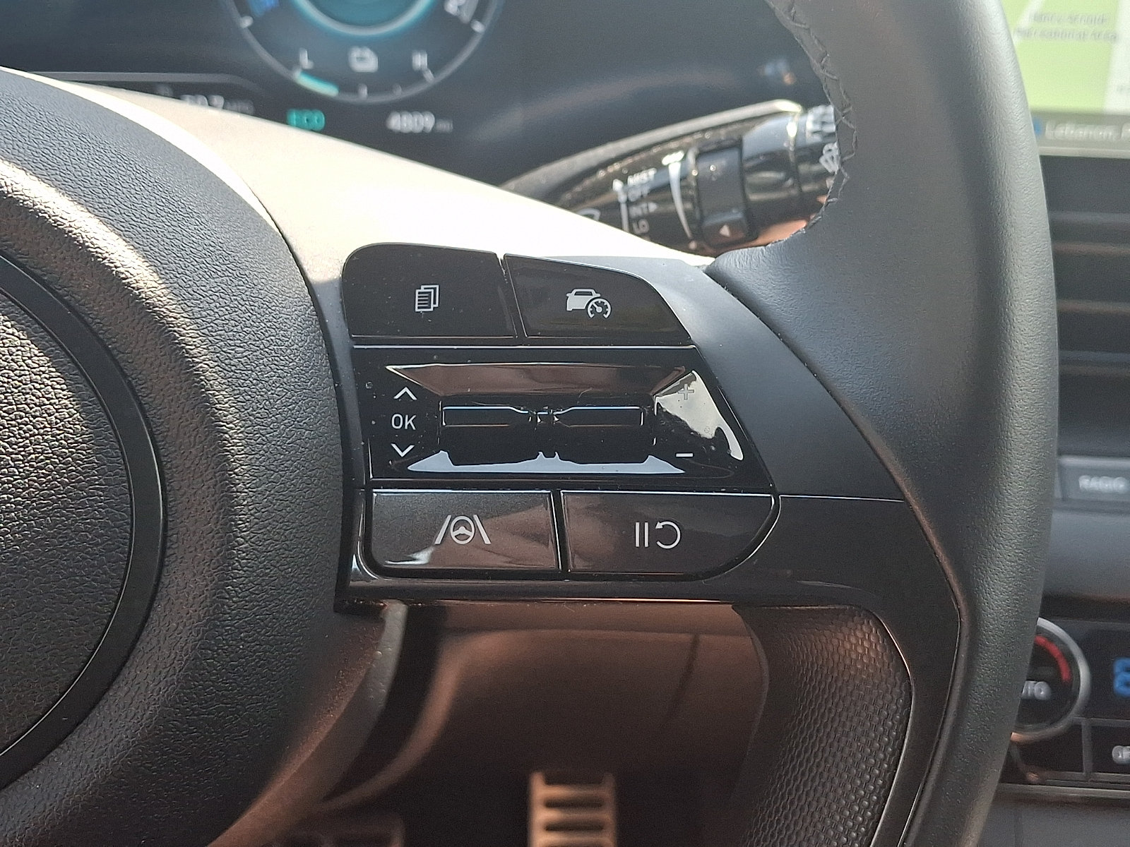 Used 2025 Hyundai Elantra SEL FWD image 22