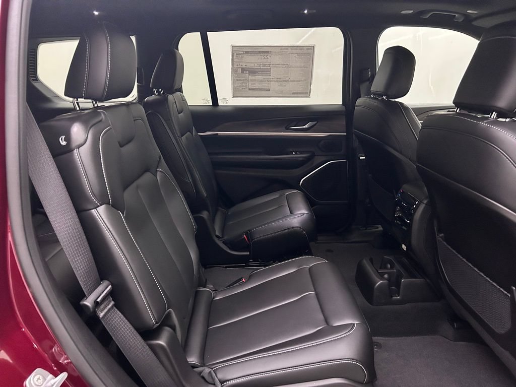 New 2026 Jeep Grand Cherokee L Limited w/ Limited Altitude Package AWD/4WD image 17
