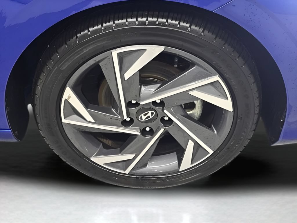 Certified 2025 Hyundai Elantra Limited FWD image 43