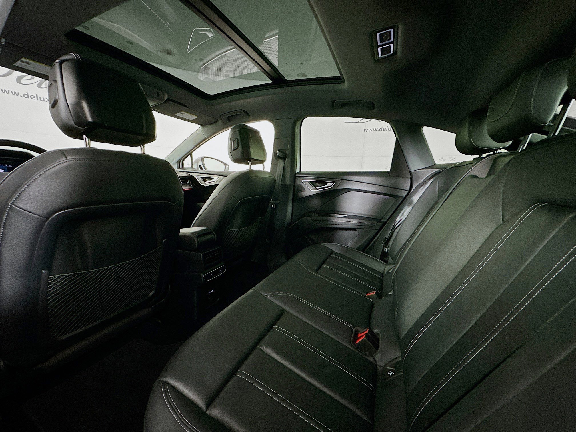 Used 2024 Audi Q4 e-tron Prestige image 24