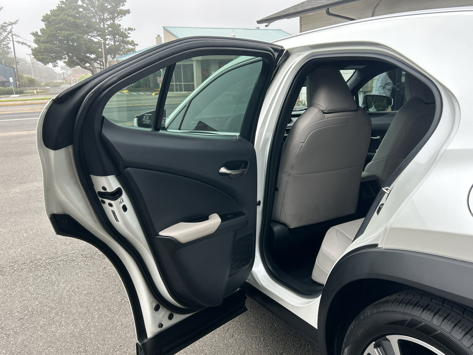 Used 2022 Lexus UX 200 w/ Accessory Package (Z1) FWD image 33