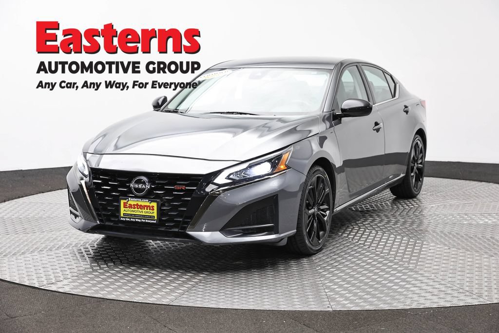 Used 2023 Nissan Altima 2.5 SR FWD image 1