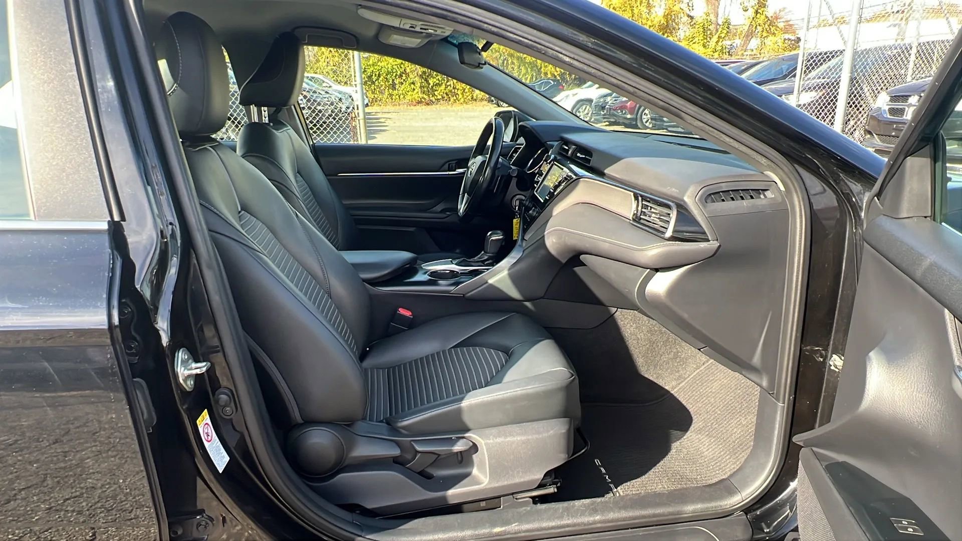 Used 2019 Toyota Camry SE image 30