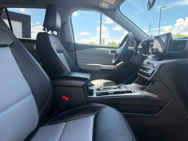 Used 2024 Ford Explorer XLT w/ Equipment Group 202A AWD/4WD image 12