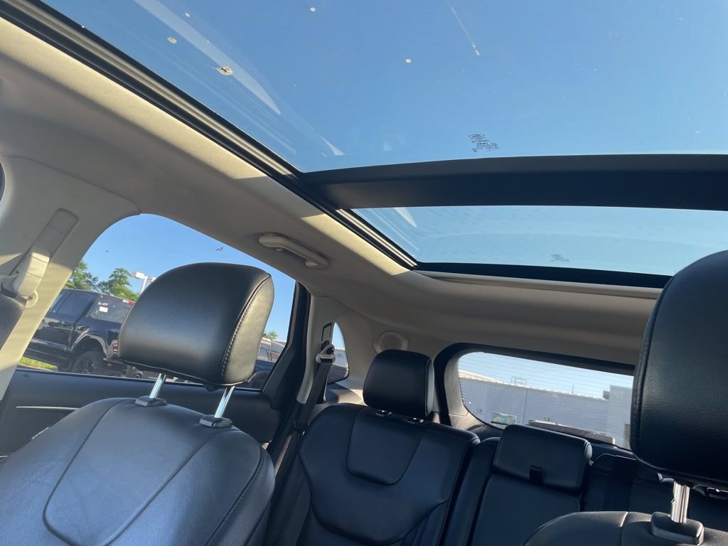 Used 2017 Ford Edge Titanium w/ Equipment Group 301A AWD/4WD image 25