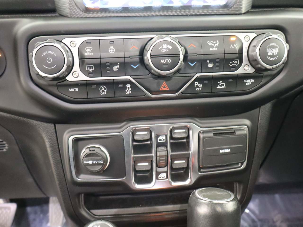 Used 2021 Jeep Gladiator Overland image 15