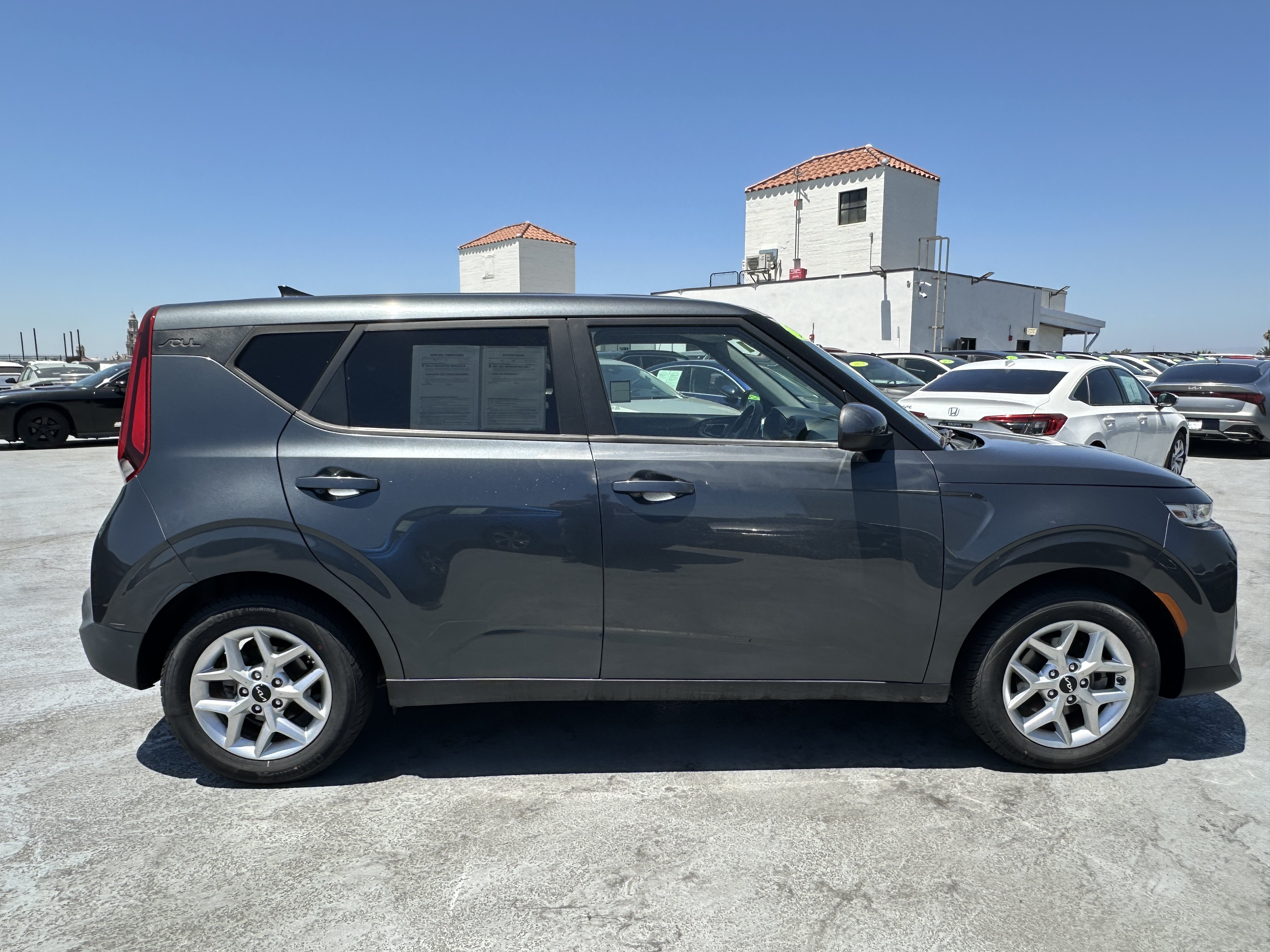 Certified 2022 Kia Soul LX w/ Technology Package FWD image 9