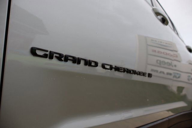New 2025 Jeep Grand Cherokee Altitude image 7