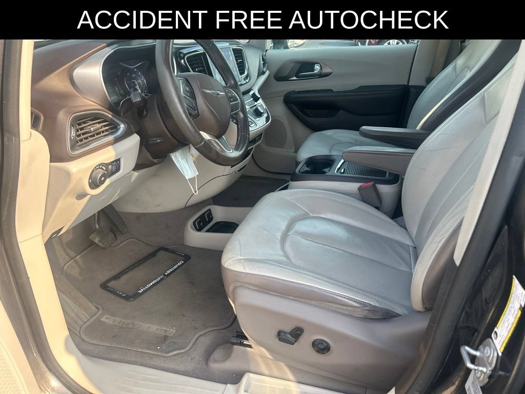 Used 2017 Chrysler Pacifica Touring-L Plus FWD image 7