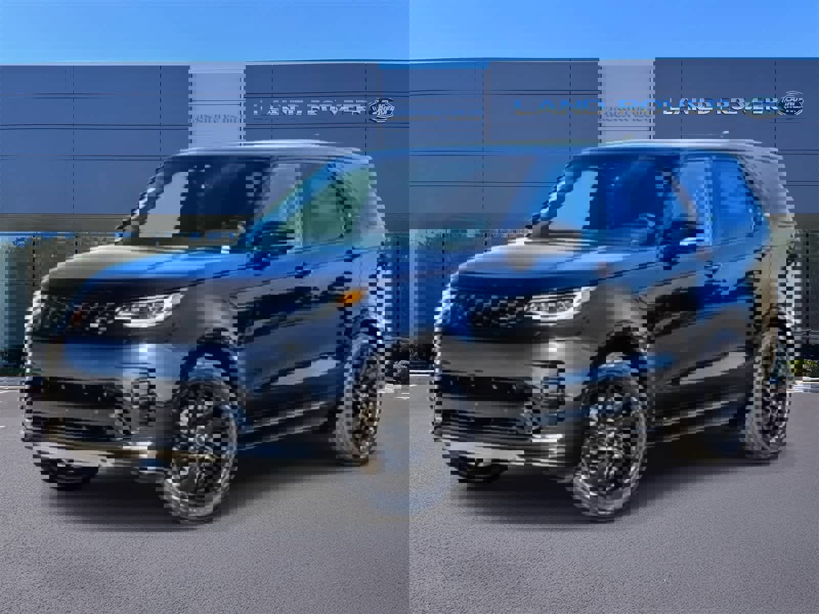 New 2025 Land Rover Discovery Dynamic SE image 1