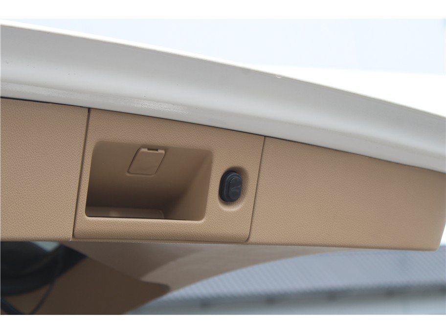 Used 2018 Cadillac Escalade Platinum AWD/4WD image 35