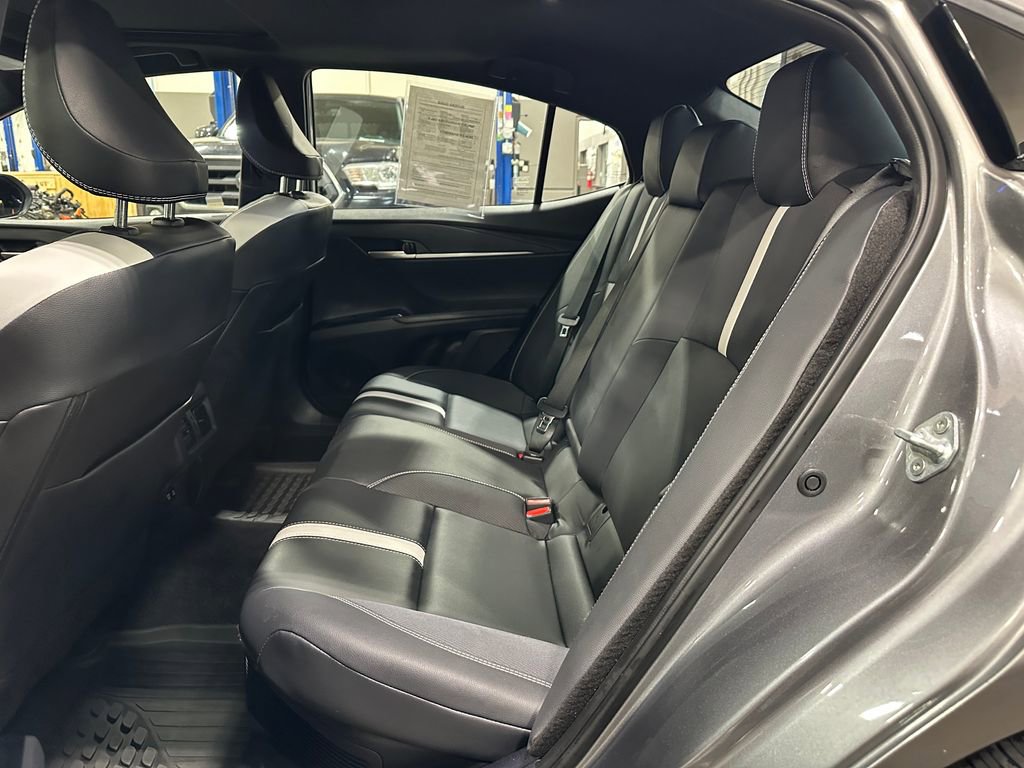 Used 2025 Toyota Camry SE image 15