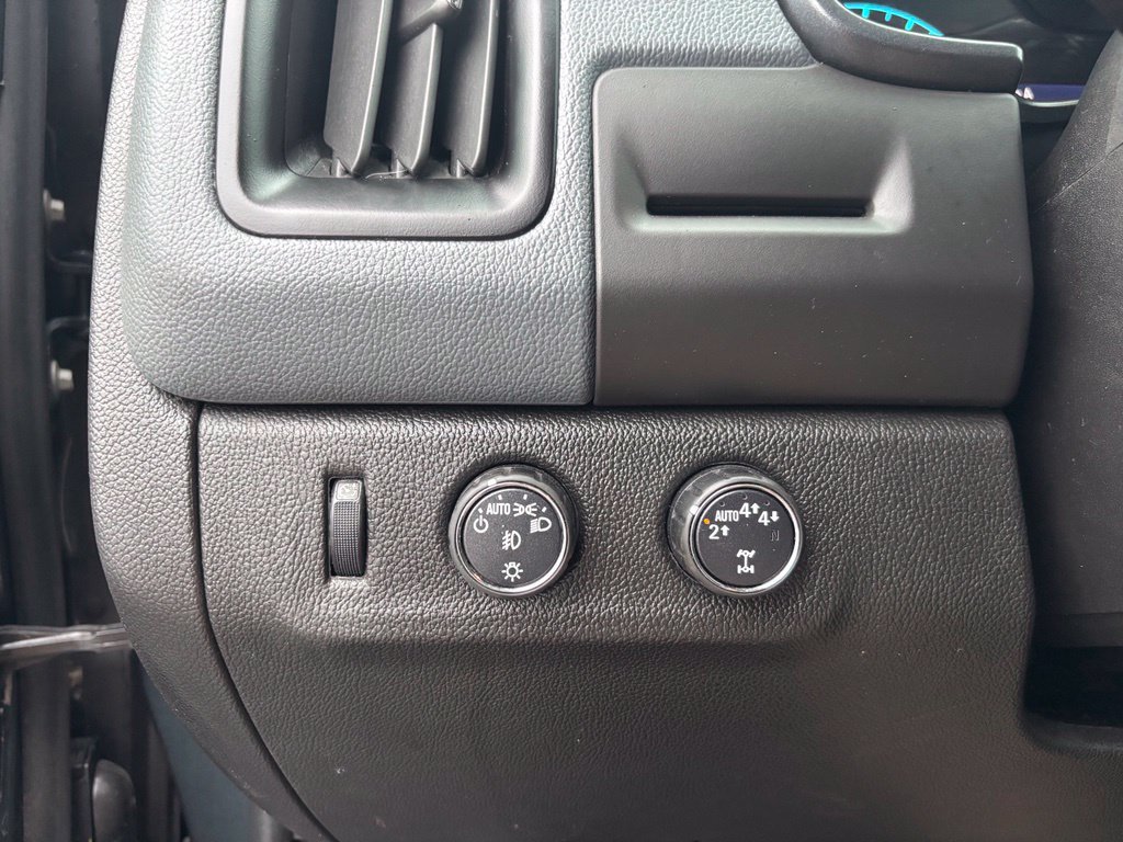 Used 2017 Chevrolet Colorado Z71 AWD/4WD image 36