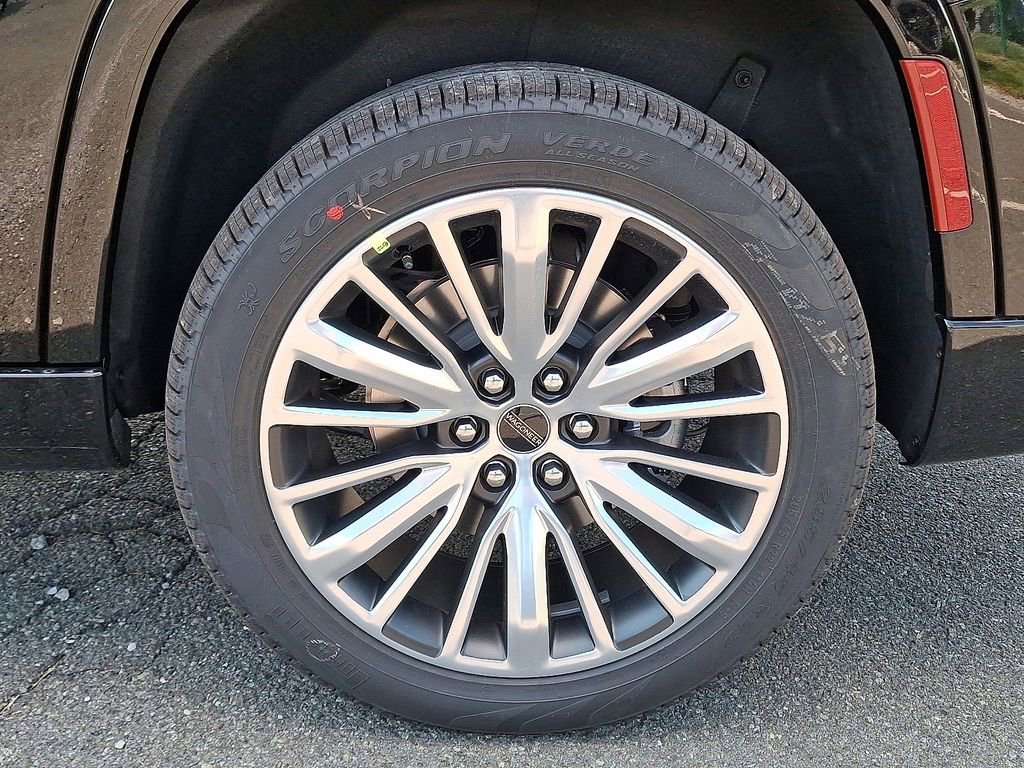 New 2025 Jeep Wagoneer L Series II image 8