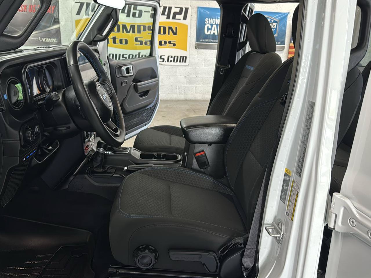 Used 2024 Jeep Wrangler Unlimited Rubicon 4xe w/ Technology Group AWD/4WD image 8