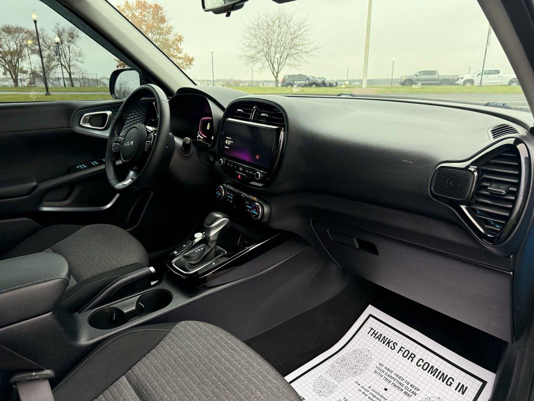 Used 2023 Kia Soul EX image 17