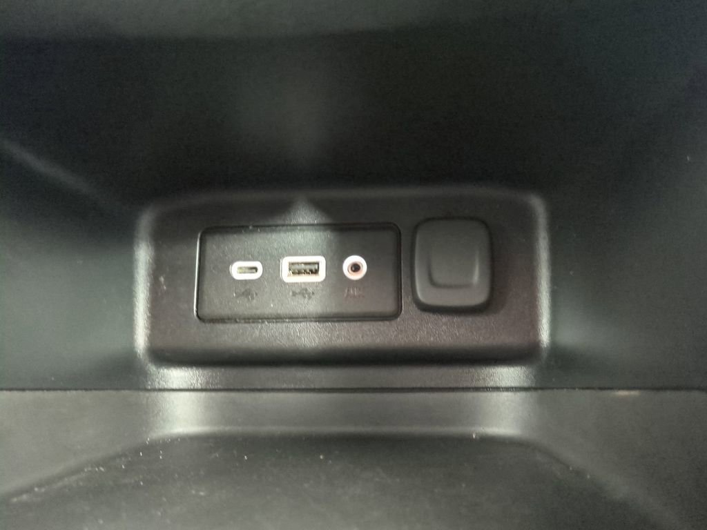 Used 2020 Chevrolet Equinox LT w/ Driver Convenience Package image 26
