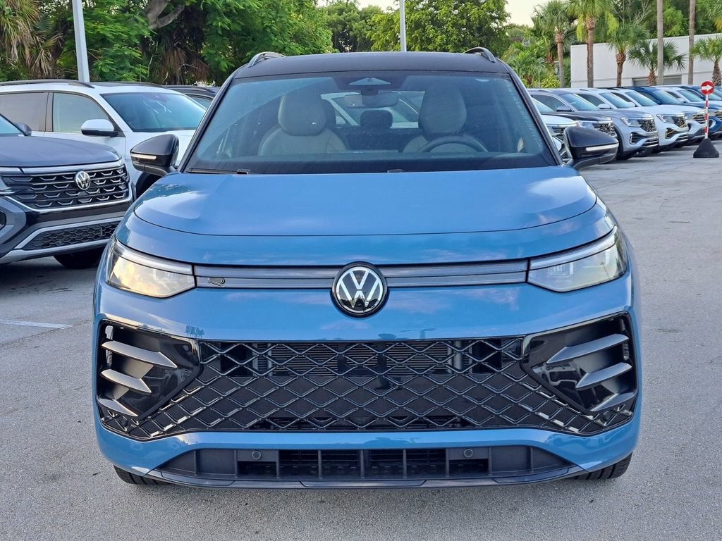 New 2026 Volkswagen Tiguan SE R-Line FWD image 2