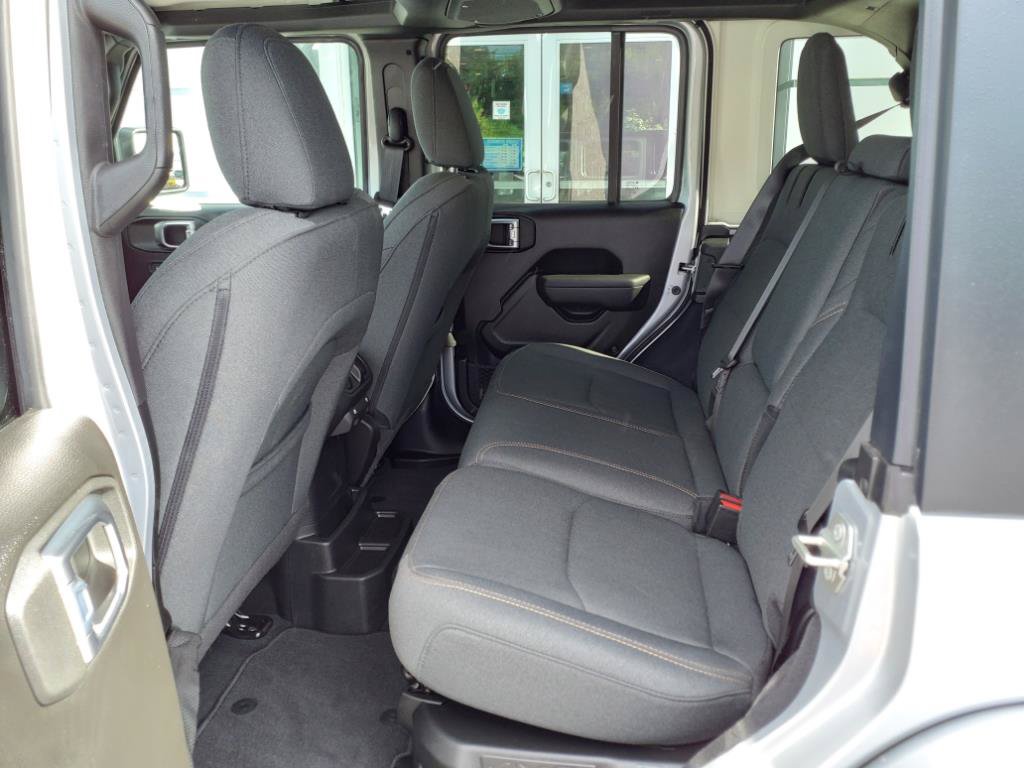 Used 2024 Jeep Wrangler Unlimited w/ Convenience Group AWD/4WD image 11