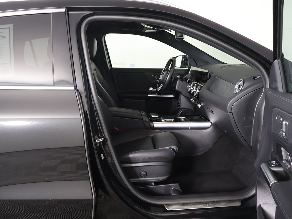 Used 2023 Mercedes-Benz GLA 250 4MATIC w/ Premium Package image 27
