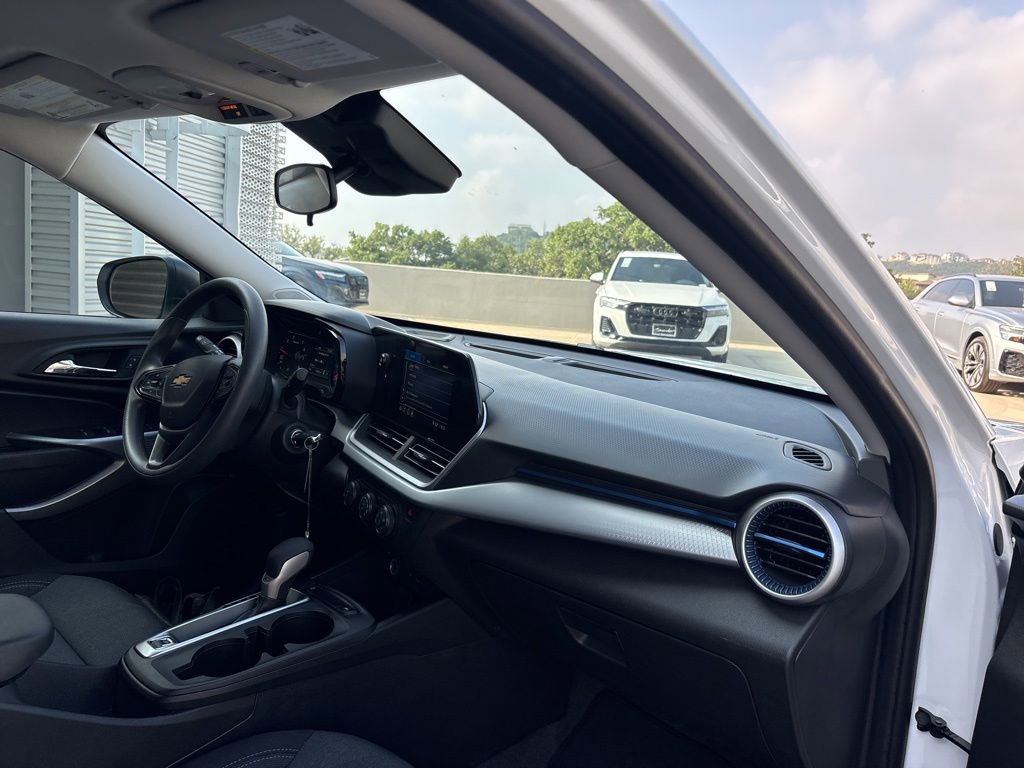 Used 2026 Chevrolet Trax LS FWD image 16