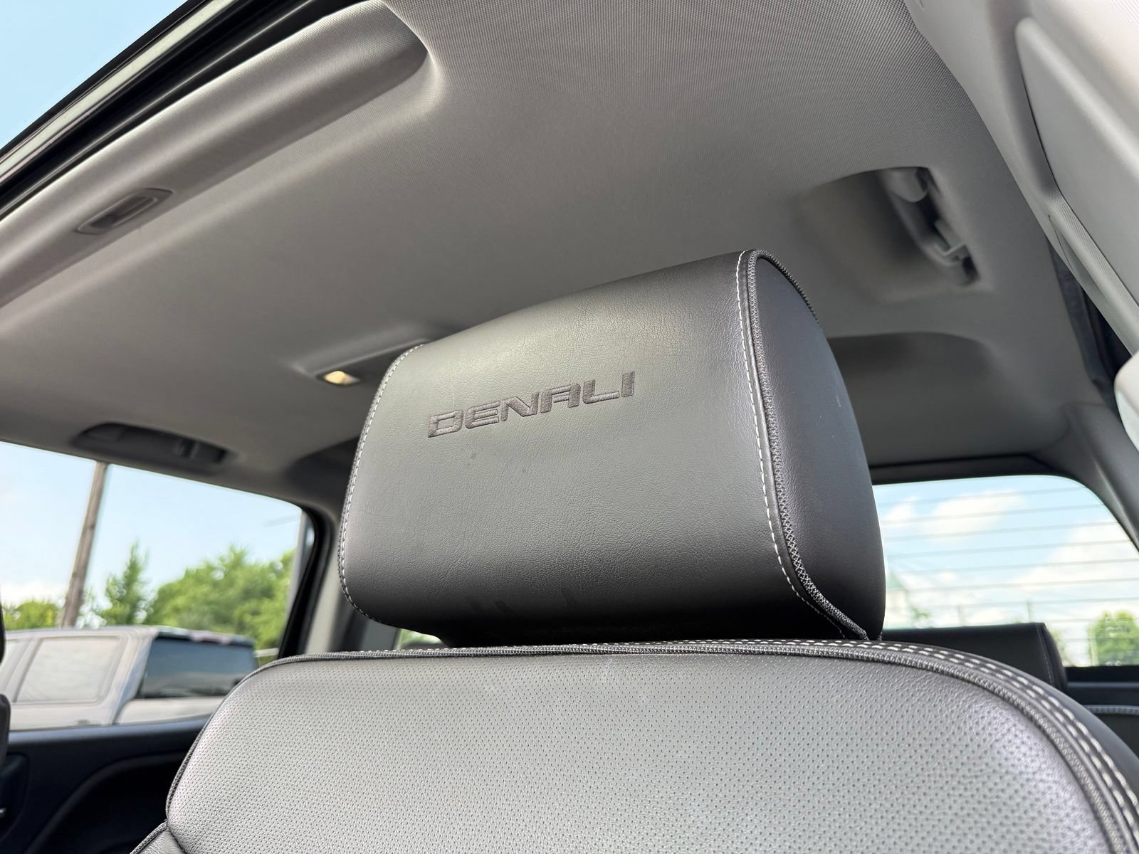 Used 2019 GMC Sierra 2500 Denali w/ Duramax Plus Package AWD/4WD image 29
