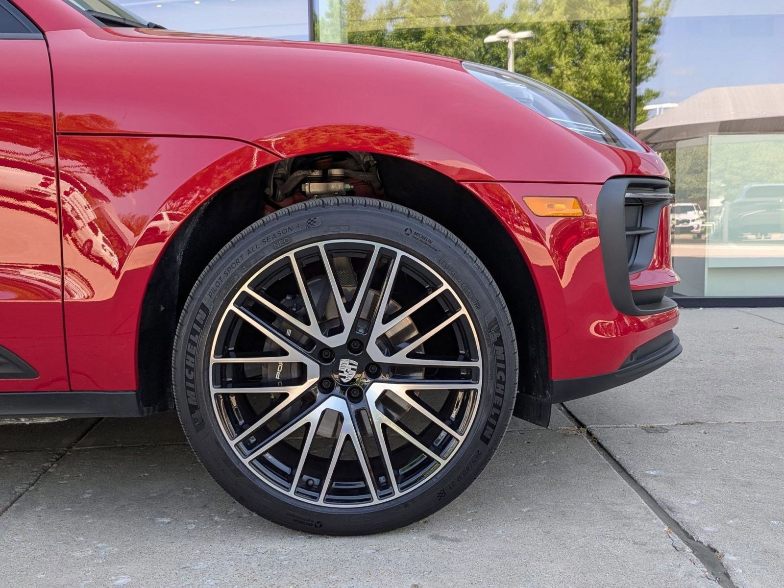 Certified 2025 Porsche Macan image 11