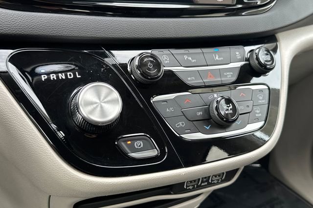 Certified 2024 Chrysler Pacifica Touring-L image 22