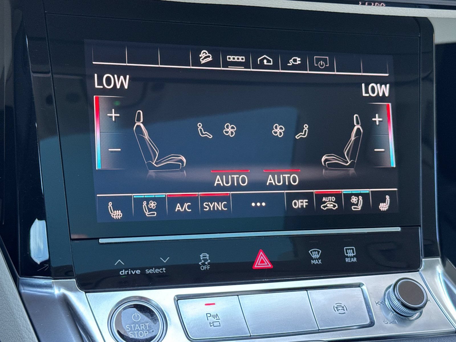 Used 2024 Audi Q8 e-tron Premium Plus w/ Premium Plus Package AWD/4WD image 21
