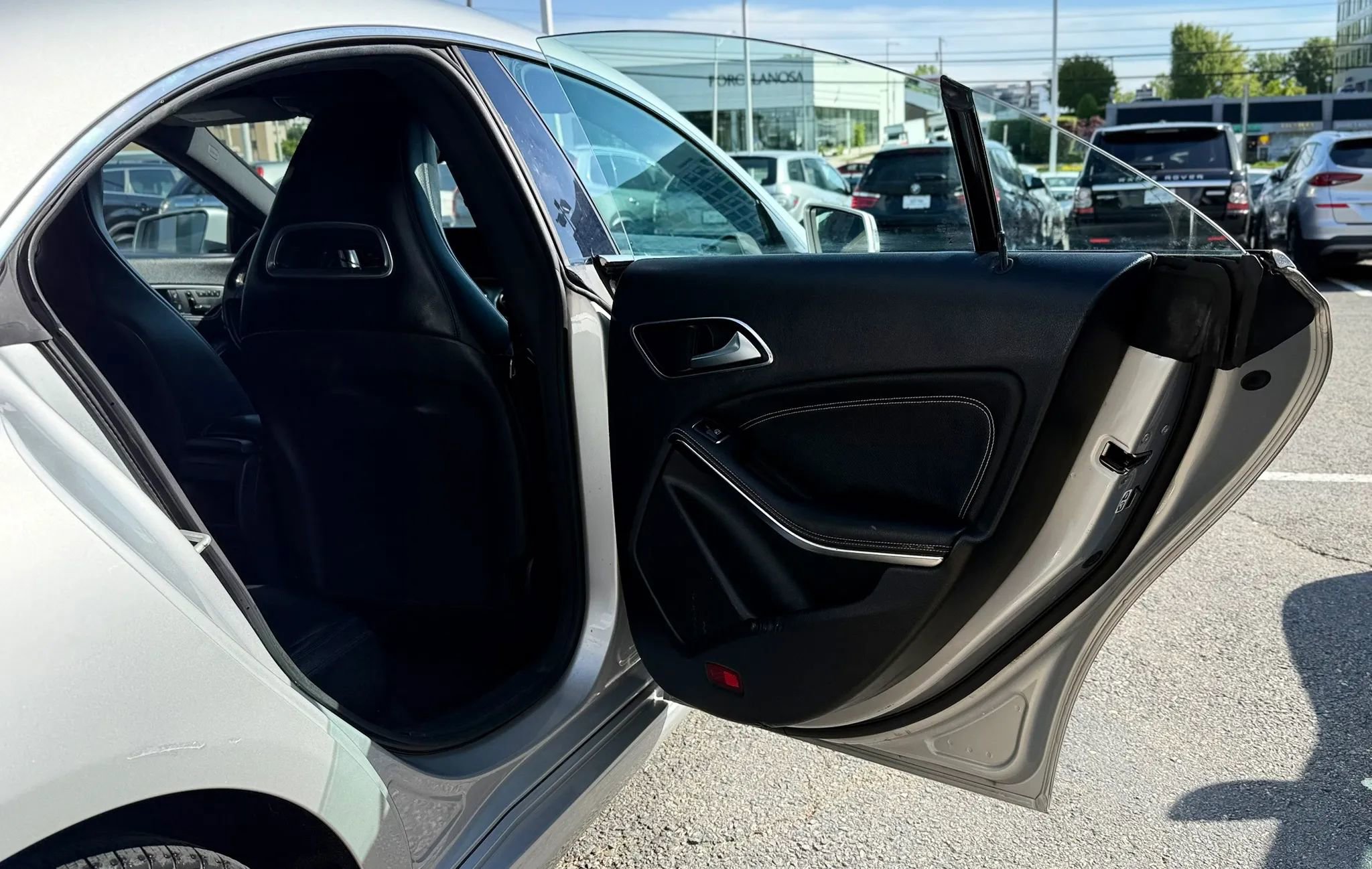 Used 2014 Mercedes-Benz CLA 250 image 29