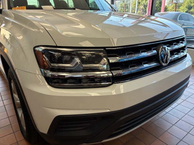 Used 2018 Volkswagen Atlas Launch Edition FWD image 2