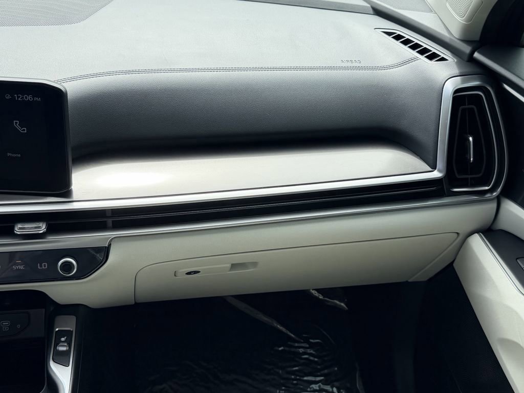 Certified 2025 Kia Sorento S image 17