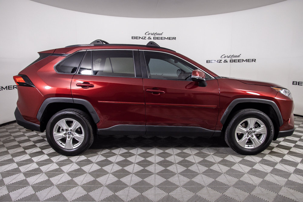 Used 2021 Toyota RAV4 XLE w/ Carpet Mat Package (TMS) FWD image 3