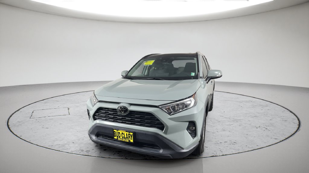Used 2020 Toyota RAV4 XLE w/ Convenience Package FWD image 2