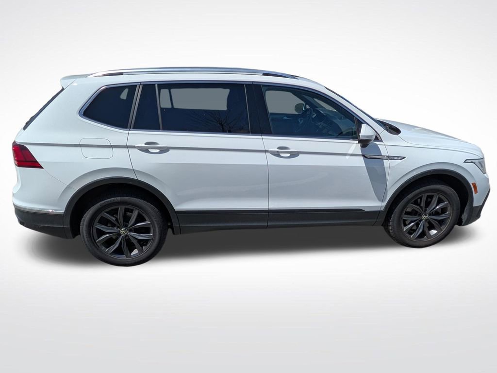 Used 2024 Volkswagen Tiguan SE AWD/4WD image 2