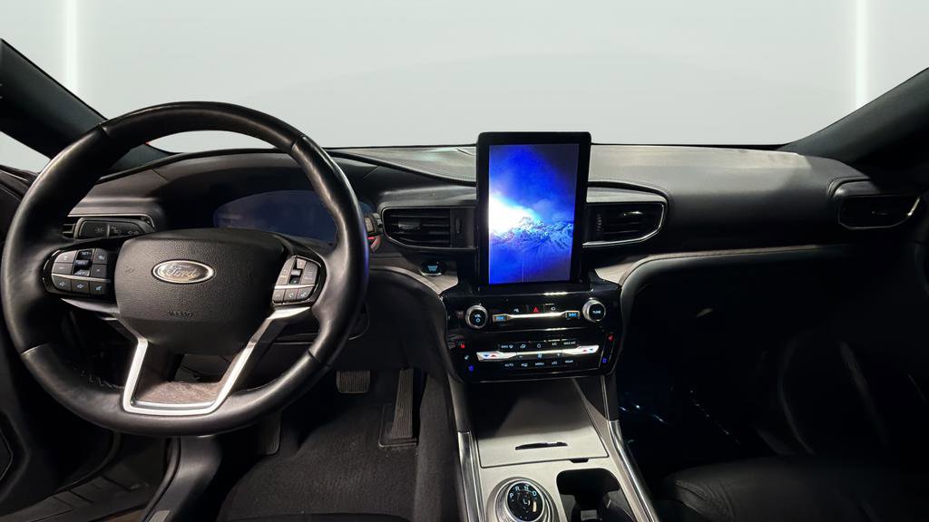 Used 2022 Ford Explorer Platinum w/ Equipment Group 601A image 9