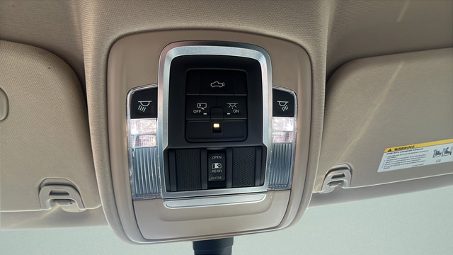 Used 2019 RAM 1500 Laramie AWD/4WD image 18