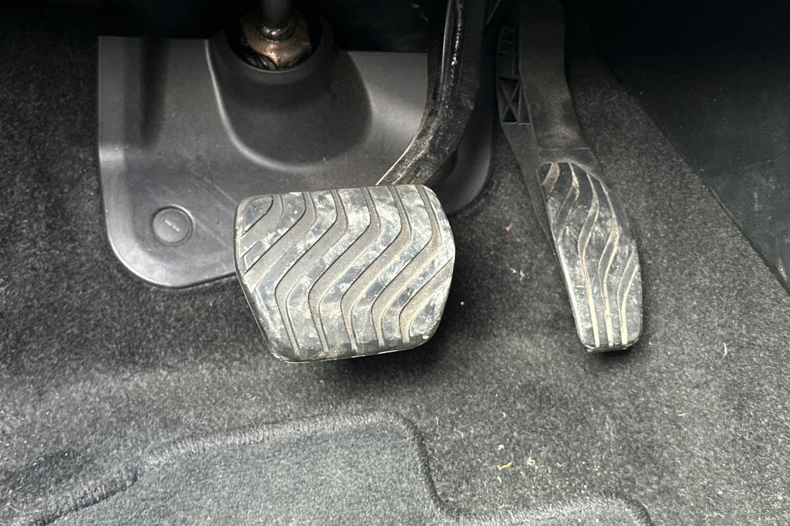 Used 2023 Nissan Rogue SV image 42