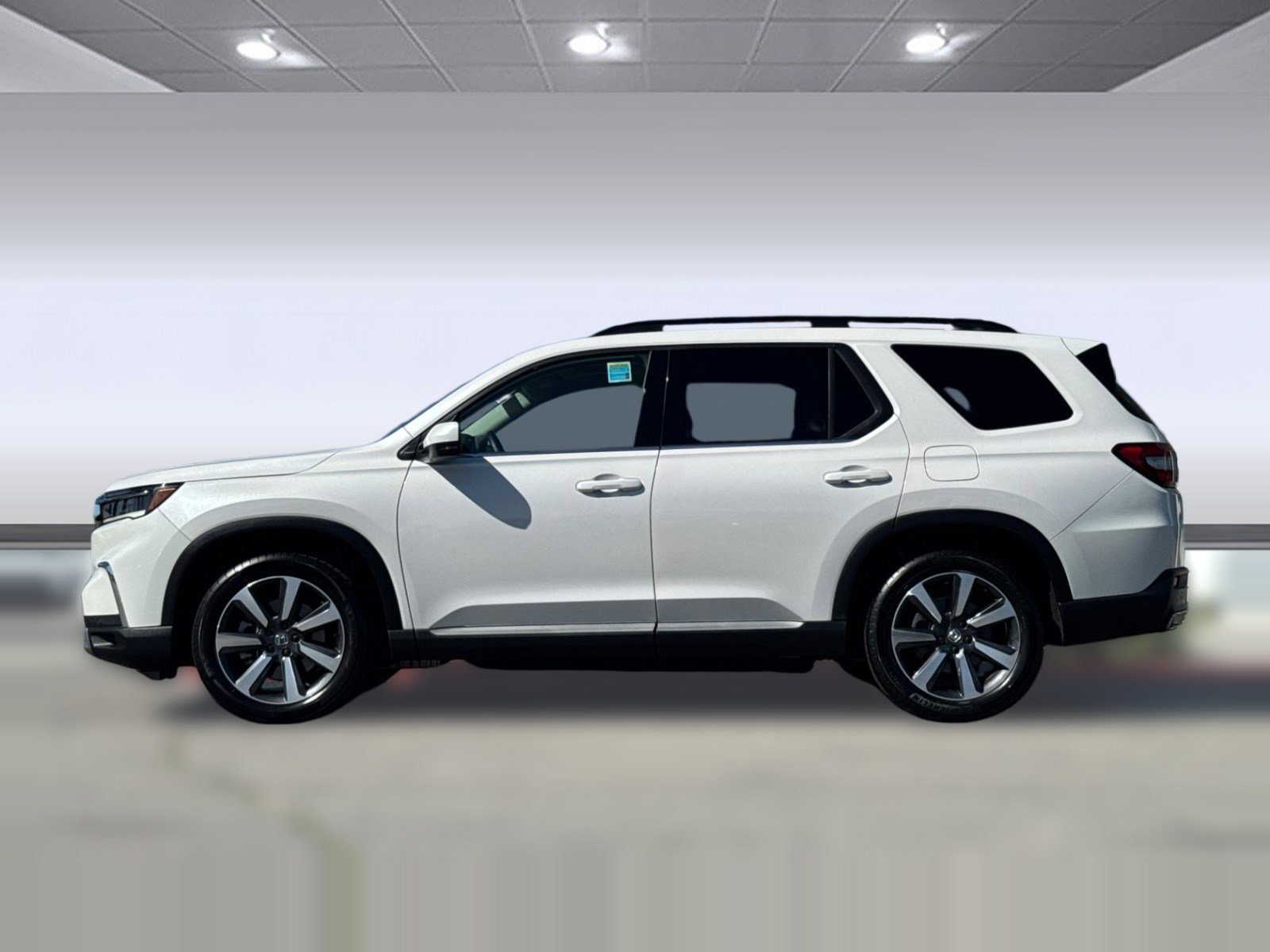 Certified 2025 Honda Pilot Touring image 2