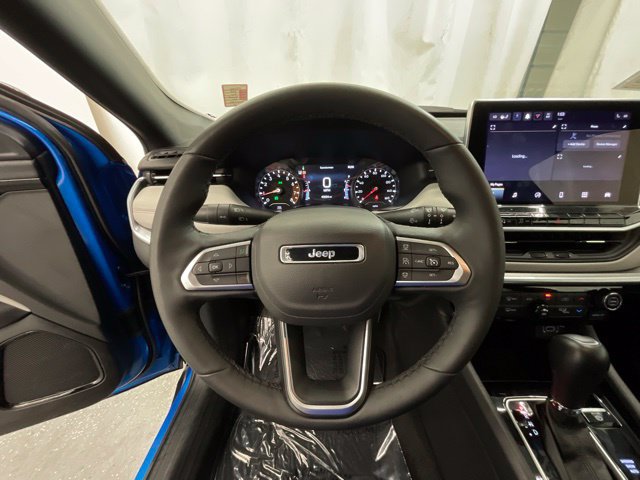 Used 2025 Jeep Compass Limited AWD/4WD image 11