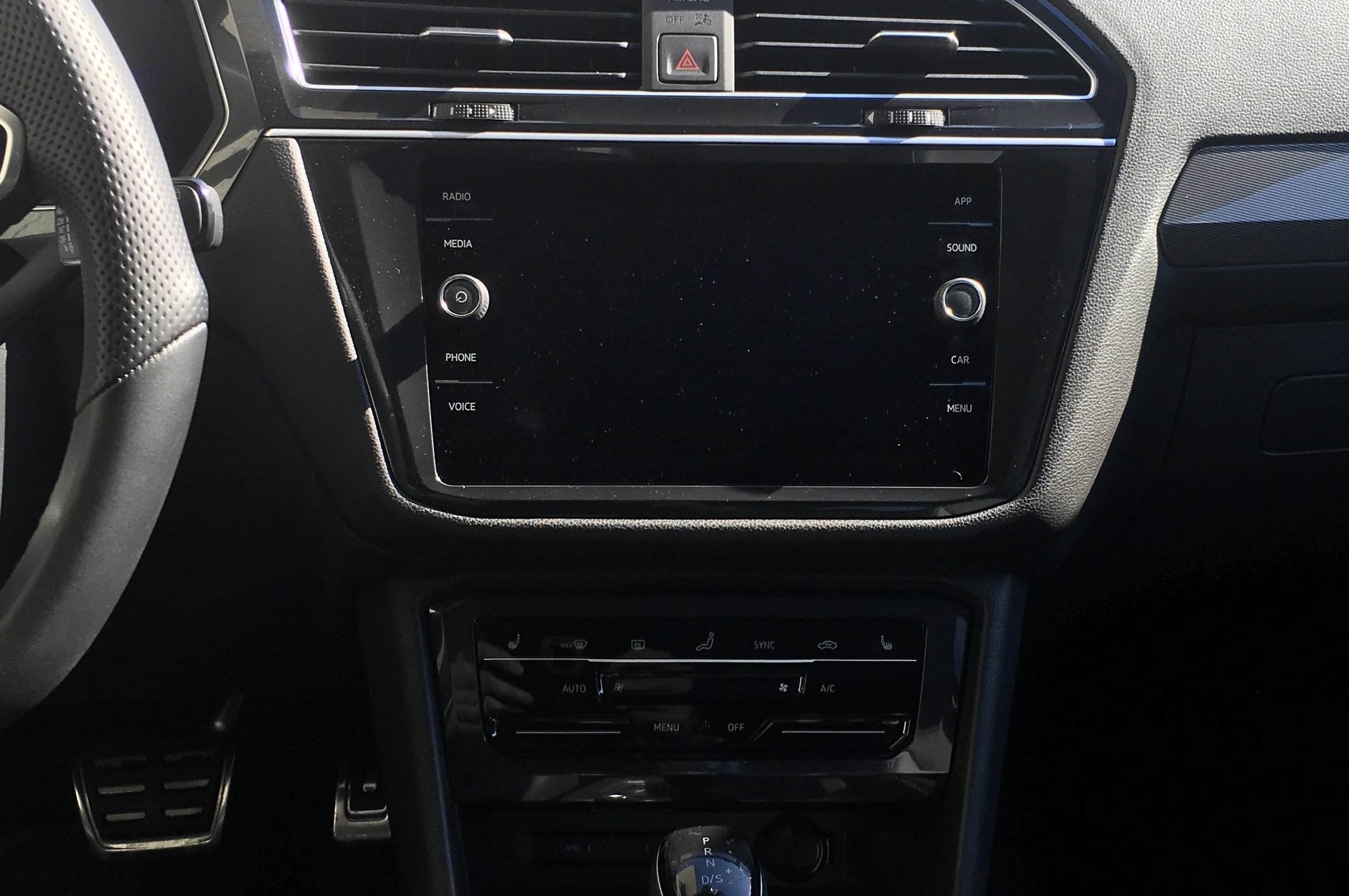 New 2024 Volkswagen Tiguan SE R-Line image 12