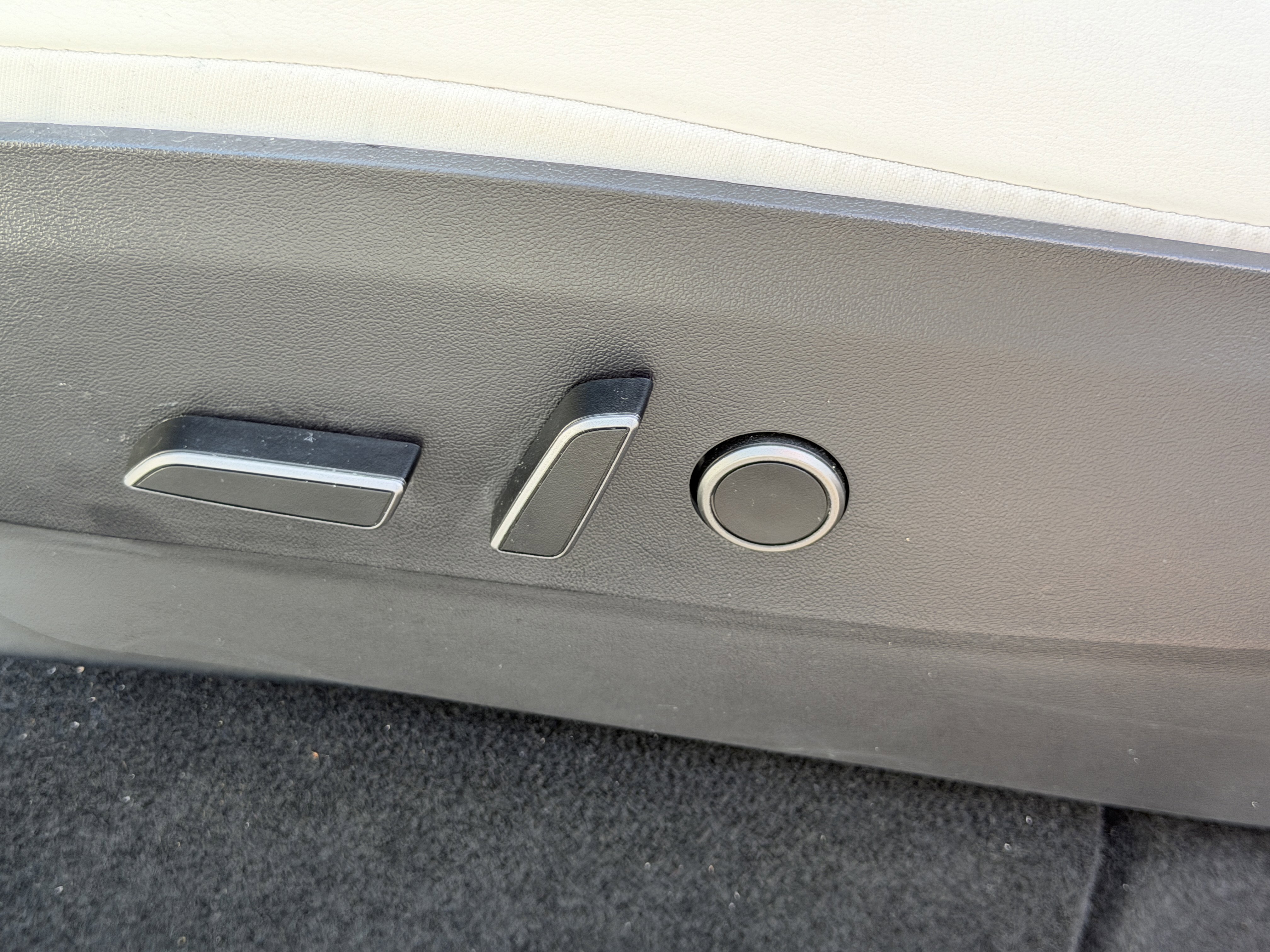 Used 2023 Tesla Model Y Long Range image 25