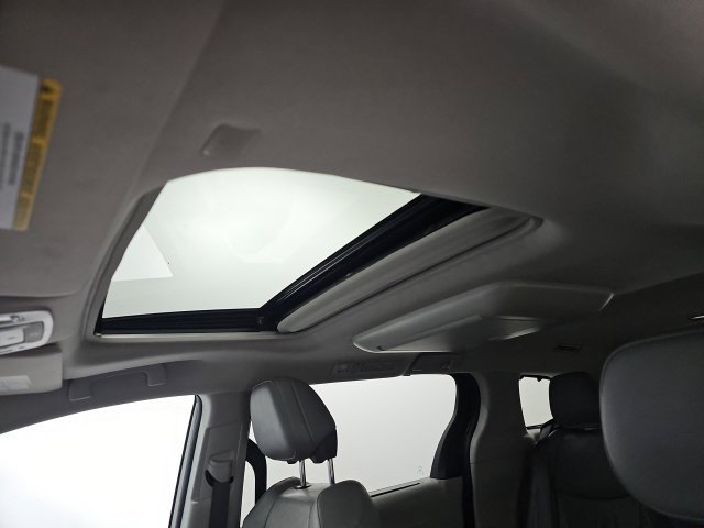 Certified 2023 Toyota Sienna Limited AWD/4WD image 30